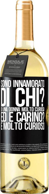 29,95 € Spedizione Gratuita | Vino bianco Edizione WHITE Sono innamorato Di chi? Di una donna molto curiosa. Ed è carino? È molto curioso Etichetta Nera. Etichetta personalizzabile Vino giovane Raccogliere 2024 Verdejo