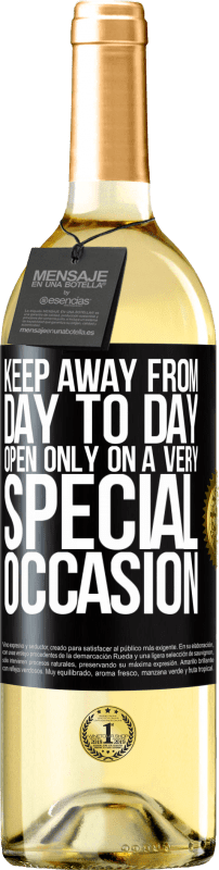 29,95 € Free Shipping | White Wine WHITE Edition Keep away from day to day. Open only on a very special occasion Black Label. Customizable label Young wine Harvest 2024 Verdejo