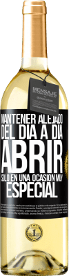 29,95 € Envío gratis | Vino Blanco Edición WHITE Mantener alejado del día a día. Abrir sólo en una ocasión muy especial Etiqueta Negra. Etiqueta personalizable Vino joven Cosecha 2023 Verdejo