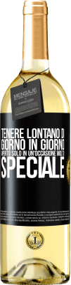 29,95 € Spedizione Gratuita | Vino bianco Edizione WHITE Tenere lontano di giorno in giorno. Aperto solo in un'occasione molto speciale Etichetta Nera. Etichetta personalizzabile Vino giovane Raccogliere 2024 Verdejo