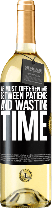 29,95 € 免费送货 | 白葡萄酒 WHITE版 我们必须区分耐心和浪费时间 黑标. 可自定义的标签 青年酒 收成 2023 Verdejo