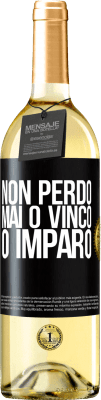29,95 € Spedizione Gratuita | Vino bianco Edizione WHITE Non perdo mai O vinco o imparo Etichetta Nera. Etichetta personalizzabile Vino giovane Raccogliere 2025 Verdejo