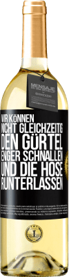 29,95 € Kostenloser Versand | Weißwein WHITE Ausgabe Wir können nicht gleichzeitig den Gürtel enger schnallen und die Hose runterlassen Schwarzes Etikett. Anpassbares Etikett Junger Wein Ernte 2024 Verdejo