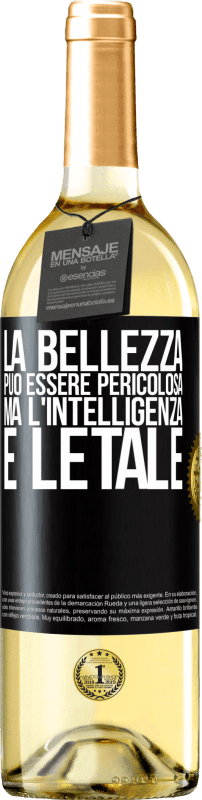 29,95 € Spedizione Gratuita | Vino bianco Edizione WHITE La bellezza può essere pericolosa, ma l'intelligenza è letale Etichetta Nera. Etichetta personalizzabile Vino giovane Raccogliere 2024 Verdejo