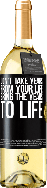 29,95 € Бесплатная доставка | Белое вино Издание WHITE Не берите годы из своей жизни, воплощайте годы в жизнь Черная метка. Настраиваемая этикетка Молодое вино Урожай 2023 Verdejo