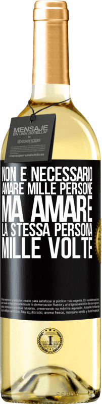 29,95 € Spedizione Gratuita | Vino bianco Edizione WHITE Non è necessario amare mille persone, ma amare la stessa persona mille volte Etichetta Nera. Etichetta personalizzabile Vino giovane Raccogliere 2024 Verdejo