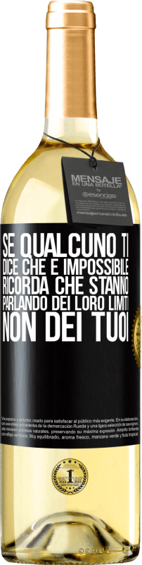 29,95 € Spedizione Gratuita | Vino bianco Edizione WHITE Se qualcuno ti dice che è impossibile, ricorda che stanno parlando dei loro limiti, non dei tuoi Etichetta Nera. Etichetta personalizzabile Vino giovane Raccogliere 2025 Verdejo