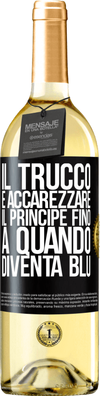 29,95 € Spedizione Gratuita | Vino bianco Edizione WHITE Il trucco è accarezzare il principe fino a quando diventa blu Etichetta Nera. Etichetta personalizzabile Vino giovane Raccogliere 2024 Verdejo