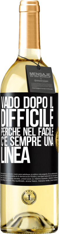 29,95 € Spedizione Gratuita | Vino bianco Edizione WHITE Vado dopo il difficile, perché nel facile c'è sempre una linea Etichetta Nera. Etichetta personalizzabile Vino giovane Raccogliere 2025 Verdejo