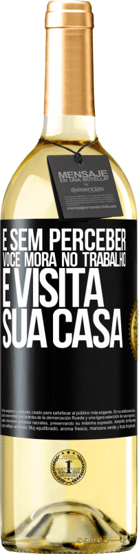 29,95 € Envio grátis | Vinho branco Edição WHITE E sem perceber, você mora no trabalho e visita sua casa Etiqueta Preta. Etiqueta personalizável Vinho jovem Colheita 2025 Verdejo