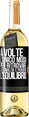29,95 € Spedizione Gratuita | Vino bianco Edizione WHITE A volte, l'unico modo per ritrovare la stabilità è perdere l'equilibrio Etichetta Nera. Etichetta personalizzabile Vino giovane Raccogliere 2025 Verdejo