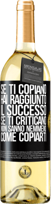 29,95 € Spedizione Gratuita | Vino bianco Edizione WHITE Se ti copiano, hai raggiunto il successo. Se ti criticano, non sanno nemmeno come copiarti Etichetta Nera. Etichetta personalizzabile Vino giovane Raccogliere 2024 Verdejo