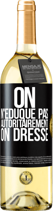 29,95 € Envoi gratuit | Vin blanc Édition WHITE On n'éduque pas autoritairement, on dresse Étiquette Noire. Étiquette personnalisable Vin jeune Récolte 2024 Verdejo