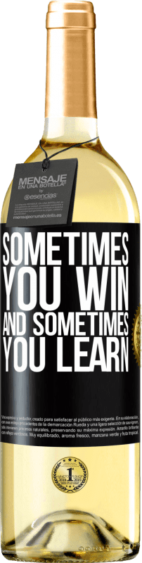 29,95 € 送料無料 | 白ワイン WHITEエディション 時々あなたは勝ちます、そして時々あなたは学びます ブラックラベル. カスタマイズ可能なラベル 若いワイン 収穫 2025 Verdejo