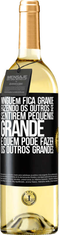 29,95 € Envio grátis | Vinho branco Edição WHITE Ninguém fica grande fazendo os outros se sentirem pequenos. Grande é quem pode fazer os outros grandes Etiqueta Preta. Etiqueta personalizável Vinho jovem Colheita 2024 Verdejo