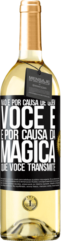 29,95 € Envio grátis | Vinho branco Edição WHITE Não é por causa de quem você é, é por causa da mágica que você transmite Etiqueta Preta. Etiqueta personalizável Vinho jovem Colheita 2024 Verdejo