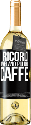 29,95 € Spedizione Gratuita | Vino bianco Edizione WHITE I ricordi rivelano più del caffè Etichetta Nera. Etichetta personalizzabile Vino giovane Raccogliere 2024 Verdejo