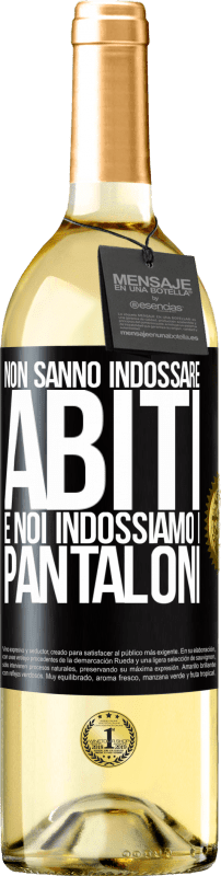 29,95 € Spedizione Gratuita | Vino bianco Edizione WHITE Non sanno indossare abiti e noi indossiamo i pantaloni Etichetta Nera. Etichetta personalizzabile Vino giovane Raccogliere 2024 Verdejo