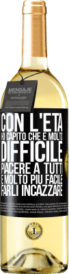 29,95 € Spedizione Gratuita | Vino bianco Edizione WHITE Con l'età ho capito che è molto difficile piacere a tutti. È molto più facile farli incazzare Etichetta Nera. Etichetta personalizzabile Vino giovane Raccogliere 2025 Verdejo