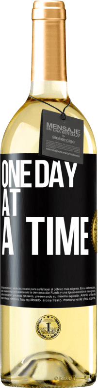 29,95 € Free Shipping | White Wine WHITE Edition One day at a time Black Label. Customizable label Young wine Harvest 2024 Verdejo