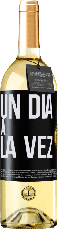 29,95 € Envío gratis | Vino Blanco Edición WHITE Un día a la vez Etiqueta Negra. Etiqueta personalizable Vino joven Cosecha 2023 Verdejo