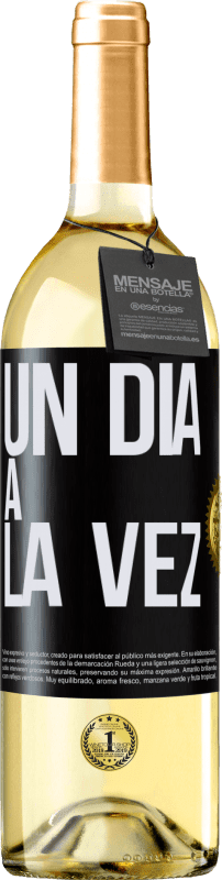 29,95 € Envío gratis | Vino Blanco Edición WHITE Un día a la vez Etiqueta Negra. Etiqueta personalizable Vino joven Cosecha 2024 Verdejo