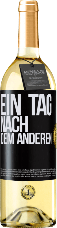 29,95 € Kostenloser Versand | Weißwein WHITE Ausgabe Ein Tag nach dem anderen Schwarzes Etikett. Anpassbares Etikett Junger Wein Ernte 2024 Verdejo