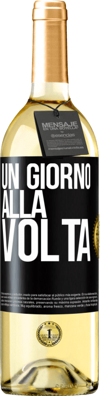 29,95 € Spedizione Gratuita | Vino bianco Edizione WHITE Un giorno alla volta Etichetta Nera. Etichetta personalizzabile Vino giovane Raccogliere 2024 Verdejo