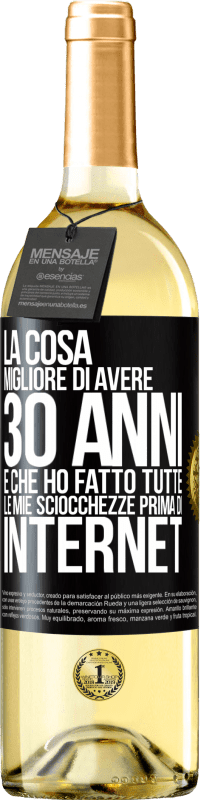 29,95 € Spedizione Gratuita | Vino bianco Edizione WHITE La cosa migliore di avere 30 anni è che ho fatto tutte le mie sciocchezze prima di Internet Etichetta Nera. Etichetta personalizzabile Vino giovane Raccogliere 2024 Verdejo