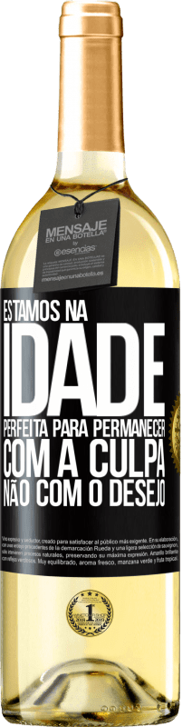 29,95 € Envio grátis | Vinho branco Edição WHITE Estamos na idade perfeita, para permanecer com a culpa, não com o desejo Etiqueta Preta. Etiqueta personalizável Vinho jovem Colheita 2024 Verdejo