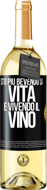 29,95 € Spedizione Gratuita | Vino bianco Edizione WHITE Sto più bevendo la vita e vivendo il vino Etichetta Nera. Etichetta personalizzabile Vino giovane Raccogliere 2023 Verdejo