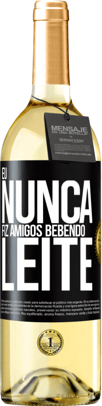 29,95 € Envio grátis | Vinho branco Edição WHITE Eu nunca fiz amigos bebendo leite Etiqueta Preta. Etiqueta personalizável Vinho jovem Colheita 2023 Verdejo