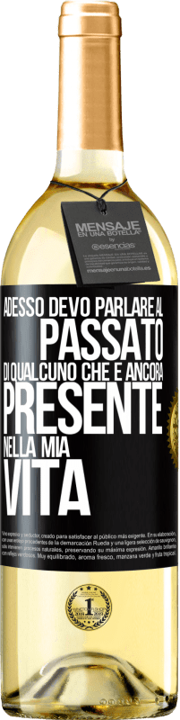 29,95 € Spedizione Gratuita | Vino bianco Edizione WHITE Adesso devo parlare al passato di qualcuno che è ancora presente nella mia vita Etichetta Nera. Etichetta personalizzabile Vino giovane Raccogliere 2023 Verdejo