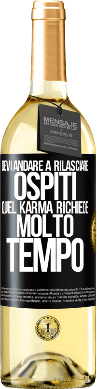 29,95 € Spedizione Gratuita | Vino bianco Edizione WHITE Devi andare a rilasciare ospiti, quel karma richiede molto tempo Etichetta Nera. Etichetta personalizzabile Vino giovane Raccogliere 2024 Verdejo