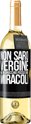 29,95 € Spedizione Gratuita | Vino bianco Edizione WHITE Non sarò vergine, ma in ginocchio posso fare miracoli Etichetta Nera. Etichetta personalizzabile Vino giovane Raccogliere 2023 Verdejo