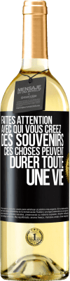 29,95 € Envoi gratuit | Vin blanc Édition WHITE Faites attention avec qui vous créez des souvenirs. Ces choses peuvent durer toute une vie Étiquette Noire. Étiquette personnalisable Vin jeune Récolte 2023 Verdejo