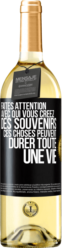 29,95 € Envoi gratuit | Vin blanc Édition WHITE Faites attention avec qui vous créez des souvenirs. Ces choses peuvent durer toute une vie Étiquette Noire. Étiquette personnalisable Vin jeune Récolte 2023 Verdejo