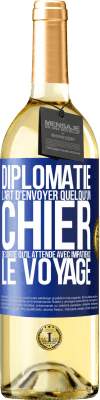 29,95 € Envoi gratuit | Vin blanc Édition WHITE Diplomatie. L'art d'envoyer quelqu'un chier de sorte qu'il attende avec impatience le voyage Étiquette Bleue. Étiquette personnalisable Vin jeune Récolte 2024 Verdejo