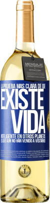 29,95 € Envío gratis | Vino Blanco Edición WHITE La prueba más clara de que existe vida inteligente en otros planetas es que aún no han venido a visitarnos Etiqueta Azul. Etiqueta personalizable Vino joven Cosecha 2024 Verdejo