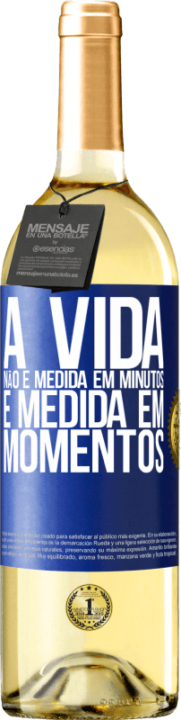 29,95 € Envio grátis | Vinho branco Edição WHITE A vida não é medida em minutos, é medida em momentos Etiqueta Azul. Etiqueta personalizável Vinho jovem Colheita 2024 Verdejo