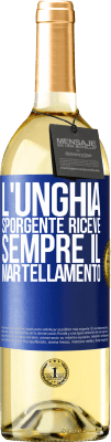 29,95 € Spedizione Gratuita | Vino bianco Edizione WHITE L'unghia sporgente riceve sempre il martellamento Etichetta Blu. Etichetta personalizzabile Vino giovane Raccogliere 2023 Verdejo