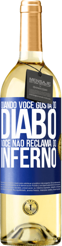 29,95 € Envio grátis | Vinho branco Edição WHITE Quando você gosta do diabo, você não reclama do inferno Etiqueta Azul. Etiqueta personalizável Vinho jovem Colheita 2025 Verdejo