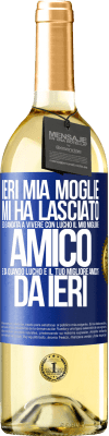 29,95 € Spedizione Gratuita | Vino bianco Edizione WHITE Ieri mia moglie mi ha lasciato ed è andata a vivere con Lucho, il mio migliore amico. E da quando Lucho è il tuo migliore Etichetta Blu. Etichetta personalizzabile Vino giovane Raccogliere 2024 Verdejo