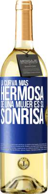 29,95 € Envío gratis | Vino Blanco Edición WHITE La curva más hermosa de una mujer es su sonrisa Etiqueta Azul. Etiqueta personalizable Vino joven Cosecha 2023 Verdejo