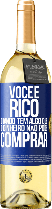 29,95 € Envio grátis | Vinho branco Edição WHITE Você é rico quando tem algo que o dinheiro não pode comprar Etiqueta Azul. Etiqueta personalizável Vinho jovem Colheita 2024 Verdejo