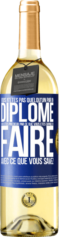 29,95 € Envoi gratuit | Vin blanc Édition WHITE Vous n'êtes pas quelqu'un par un diplôme. Vous êtes précieux par ce que vous êtes capable de faire avec ce que vous savez Étiquette Bleue. Étiquette personnalisable Vin jeune Récolte 2024 Verdejo