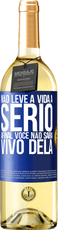 29,95 € Envio grátis | Vinho branco Edição WHITE Não leve a vida a sério, afinal, você não sairá vivo dela Etiqueta Azul. Etiqueta personalizável Vinho jovem Colheita 2025 Verdejo