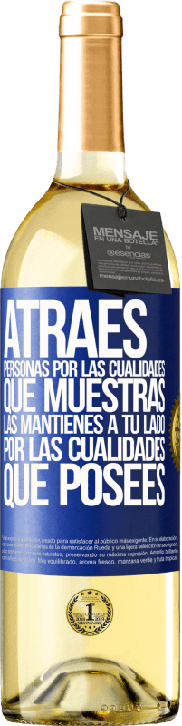 29,95 € Envío gratis | Vino Blanco Edición WHITE Atraes personas por las cualidades que muestras. Las mantienes a tu lado por las cualidades que posees Etiqueta Azul. Etiqueta personalizable Vino joven Cosecha 2024 Verdejo