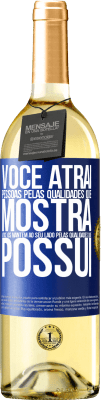 29,95 € Envio grátis | Vinho branco Edição WHITE Você atrai pessoas pelas qualidades que mostra. Você os mantém ao seu lado pelas qualidades que possui Etiqueta Azul. Etiqueta personalizável Vinho jovem Colheita 2024 Verdejo