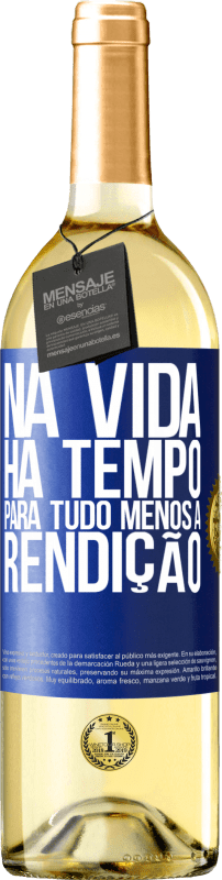 29,95 € Envio grátis | Vinho branco Edição WHITE Na vida, há tempo para tudo, menos a rendição Etiqueta Azul. Etiqueta personalizável Vinho jovem Colheita 2024 Verdejo